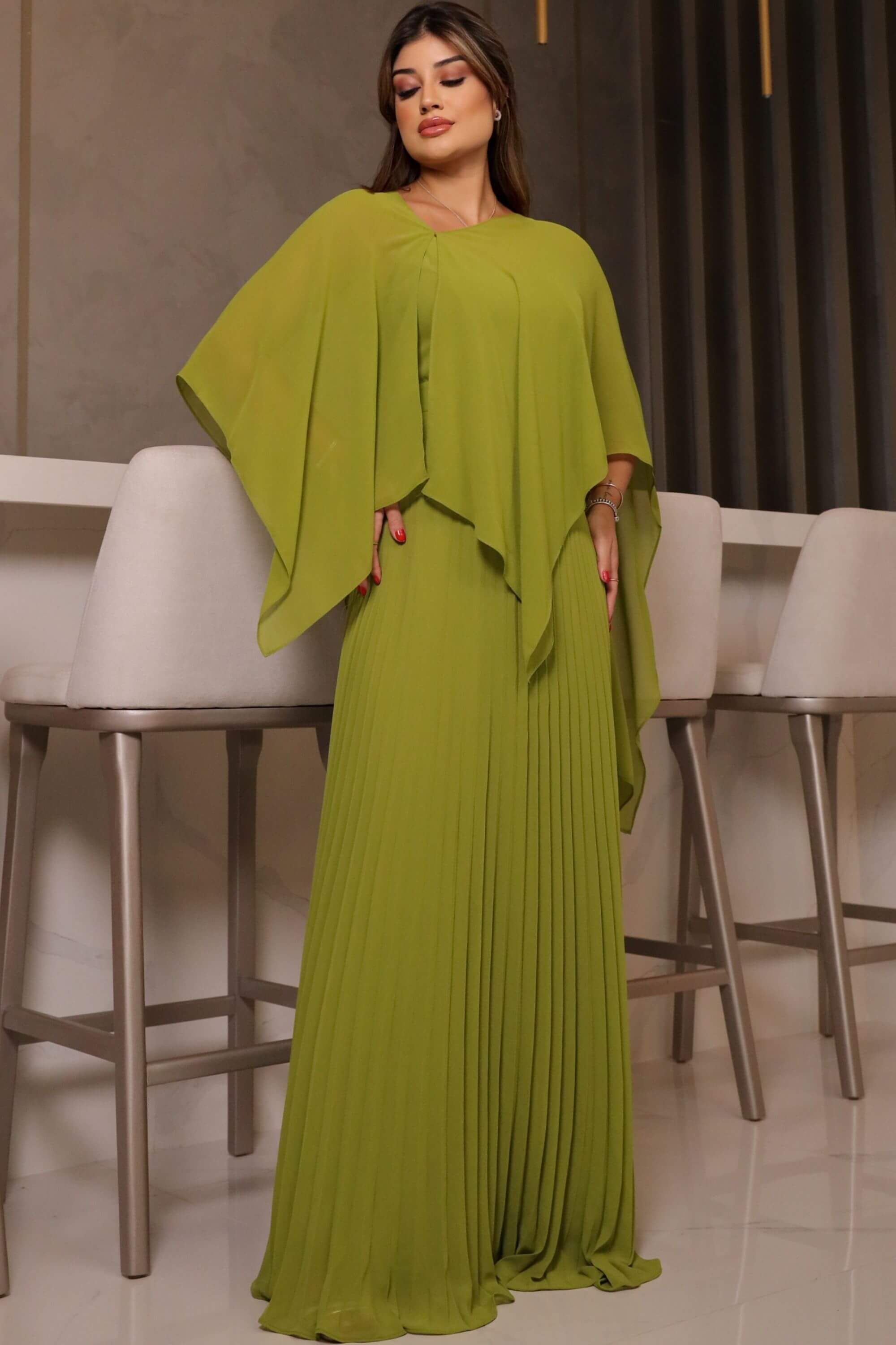 VESTIDO DE FESTA COM XALE CHIFFON PLISSADO LUNA VERDE OLIVA CLARO